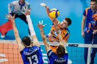 Волейбольный «Урал» в пятисетовом матче обыграл новоуренгойский «Факел»