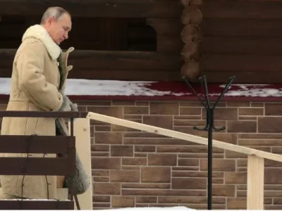 Владимир Путин окунулся в прорубь на Крещение