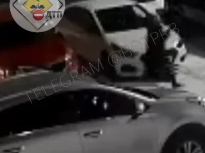 Нетрезвая жительница Башкирии разнесла лопатой чужой автомобиль