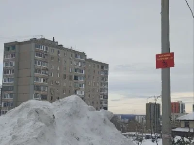 Повесили табличку с запретом: в Уфе нельзя кататься с горки, где пострадал ребенок