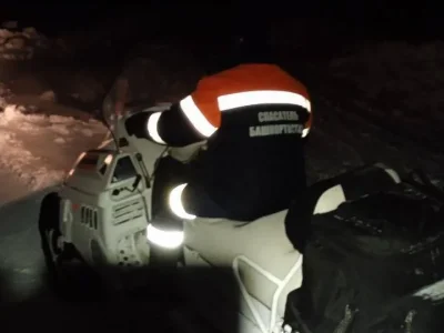Едва не случилась трагедия: спасатели помогли жителю Башкирии выбраться из снежной ловушки