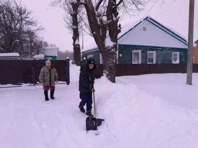 Всю зиму чистит снег: житель Башкирии помогает матери участников СВО
