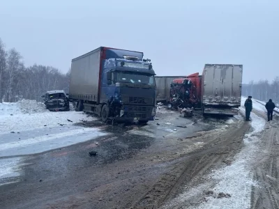 В Башкирии на трассе столкнулись четыре автомобиля, есть пострадавшие