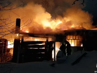Крупный пожар в Уфе: горят три строения