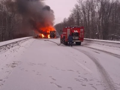 На трассе М-5 «Урал» в результате возгорания фур погибли два человека