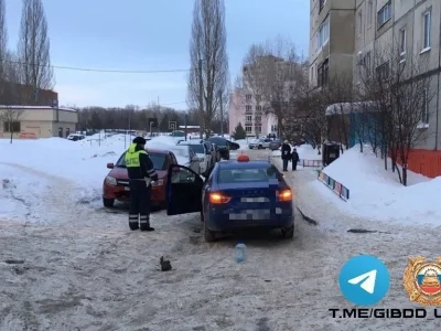 В Уфе водитель сдавая назад едва не убил пожилого пешехода