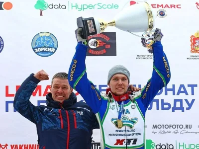 Никита Богданов из Уфы трехкратный чемпион России по мотогонкам на льду