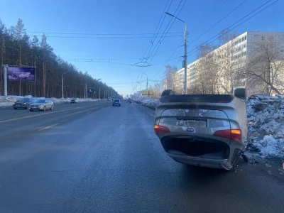 В Уфе перевернулся автомобиль из-за резкого ухудшения самочувствия водителя