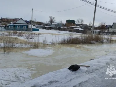 В Башкирии талыми водами подтопило первый жилой дом