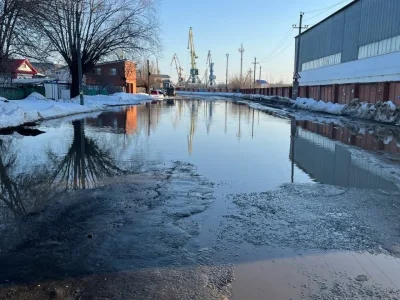 В Уфе 700 кубометров талых вод подтопили территории