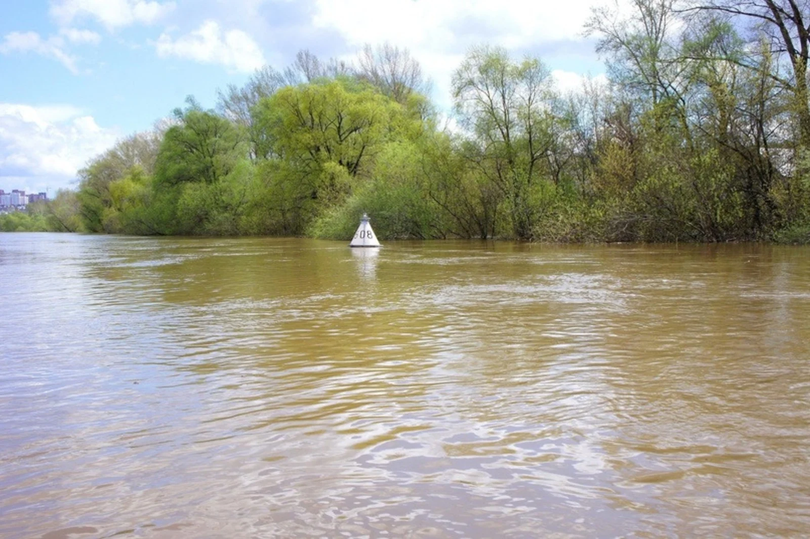 Уровень воды в реке Белой возле Уфы стремительно падает