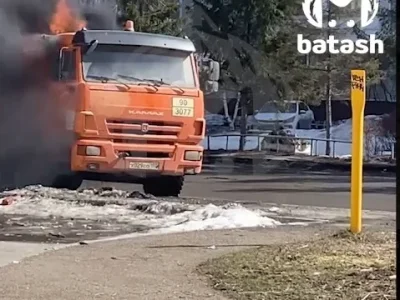 Уфимцы спасли жизнь водителю загоревшегося мусоровоза