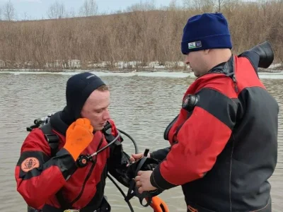 Ищут на ощупь: в Уфе спасатели в поисках пропавших подростков исследуют реку при нулевой видимости