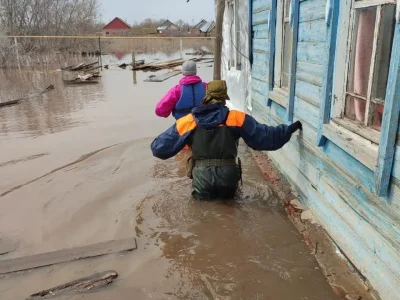 Уфимские спасатели выехали на помощь пострадавшим от паводка в Оренбурге