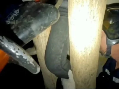 В Уфе спасатели помогли застрявшей на дереве девочке