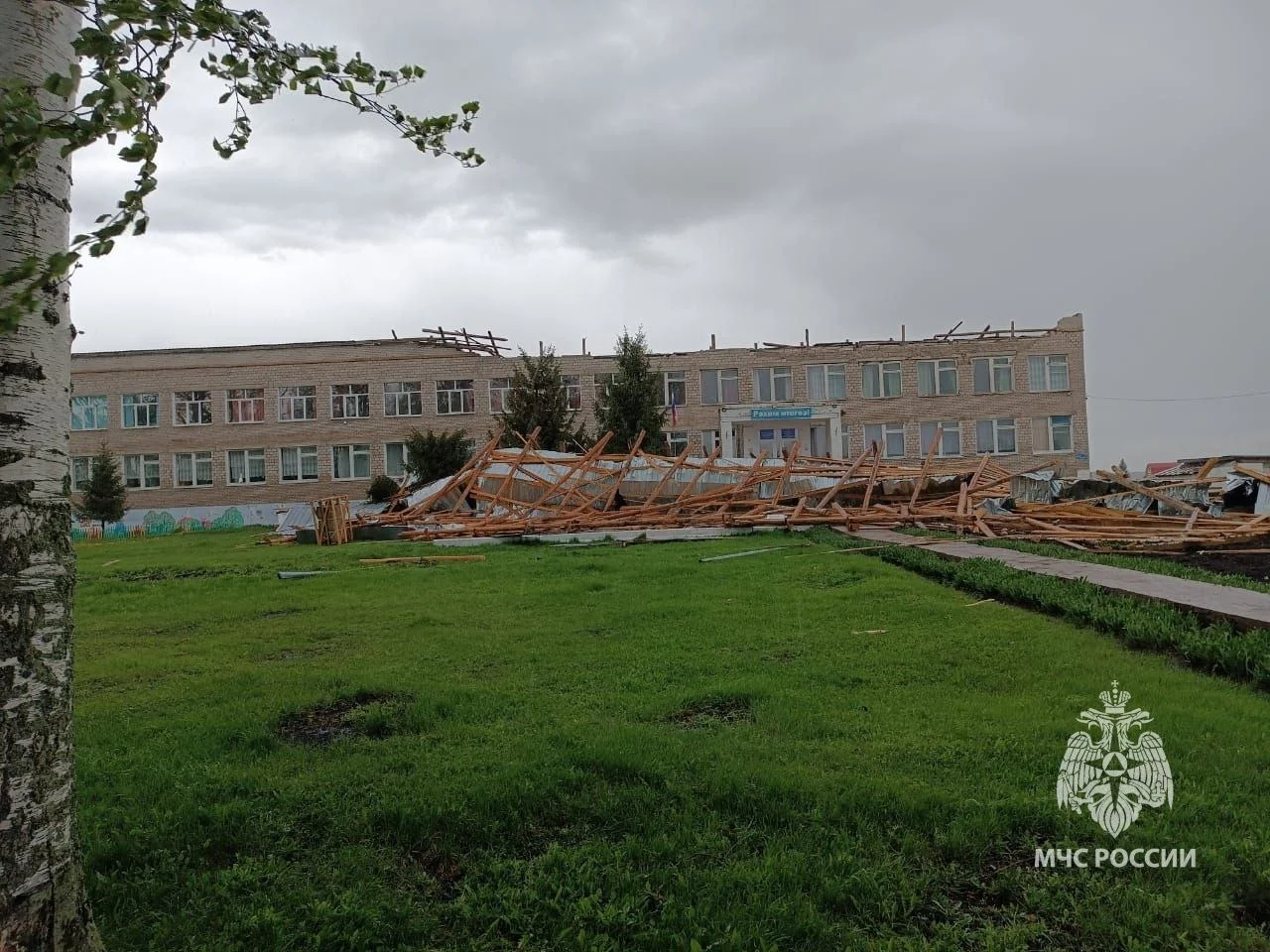 В Башкирии ветер снёс крышу сельской школы