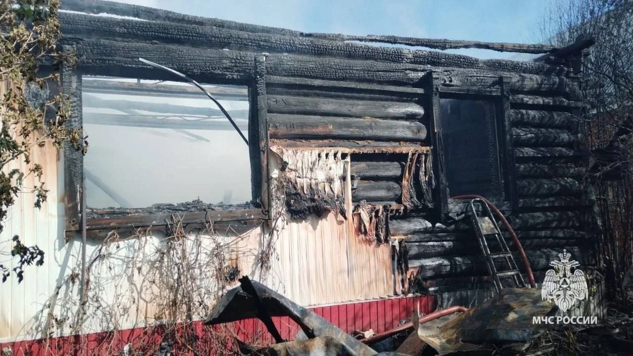 В Башкирии в Дюртюлях сгорел гараж с тремя мотоциклами
