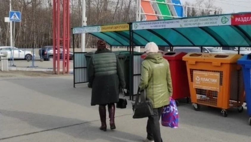 В Уфе женщину придавило навесом от мусорных контейнеров