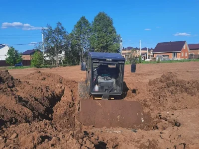 В Уфе дорожную технику «поглотила» земля