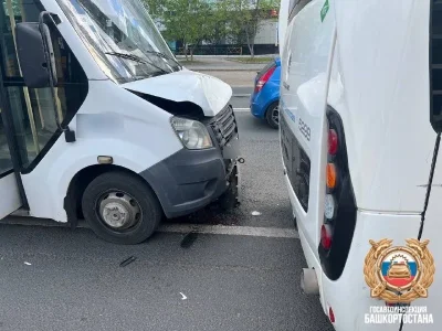 В Уфе при столкновении двух автобусов пострадали четыре пассажира