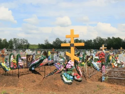 В Башкирии мужчина ограбил студентку, пришедшую почтить память родных на кладбище