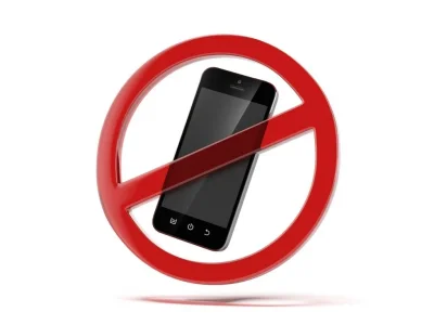 Школьники Башкирии не смогут пользоваться телефонами на уроках