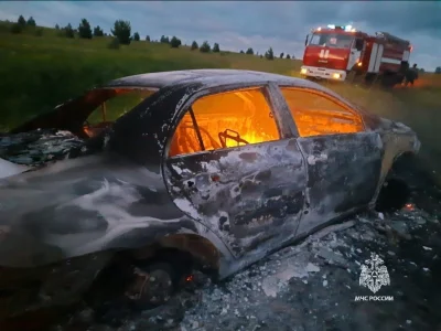 В Башкирии на просёлочной дороге сгорела Toyota Corolla