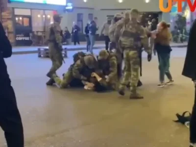 Видео жестких задержаний в центре Уфы опубликованы в Сети