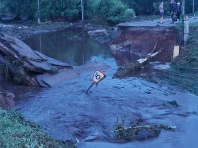 На западе Башкирии ручей снёс мост и затопил посёлок