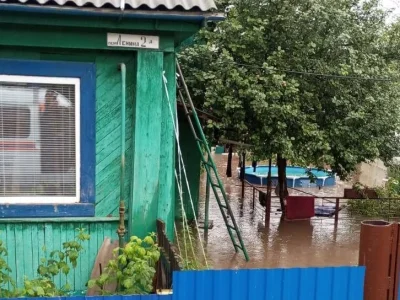В Башкирии ливневыми водами подтопило несколько домов в Туймазах