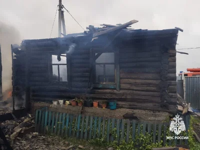 Пожар среди потопа: в Башкирии дотла сгорел дом многодетной семьи